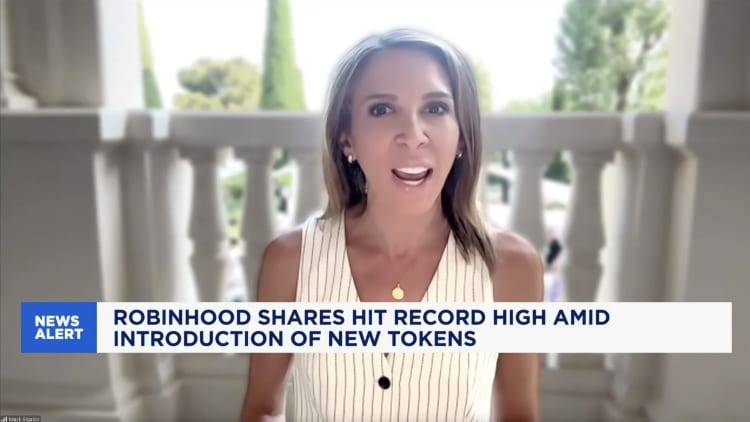 Robinhood shares hit record high amid introduction of new tokens