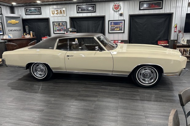 No Reserve: 1971 Chevrolet Monte Carlo