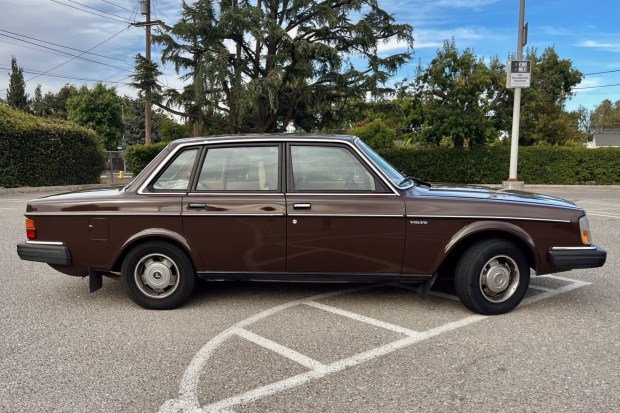 No Reserve: 1984 Volvo 244 4-Speed