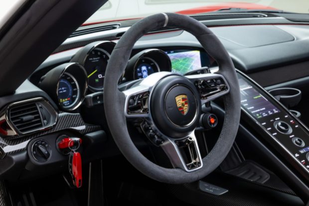 2k-Mile 2015 Porsche 918 Spyder Weissach Package