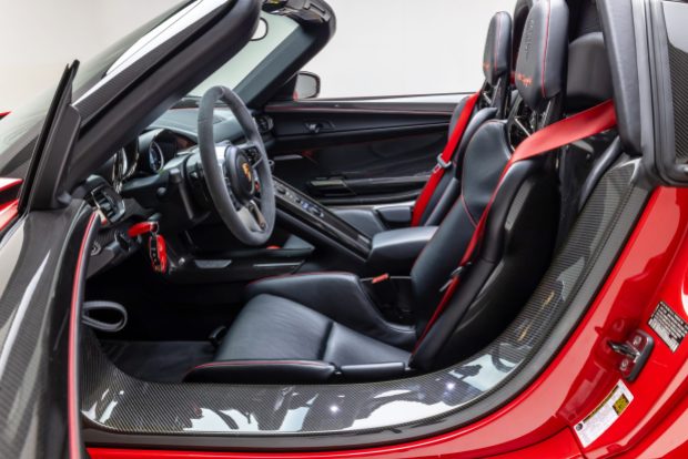 2k-Mile 2015 Porsche 918 Spyder Weissach Package